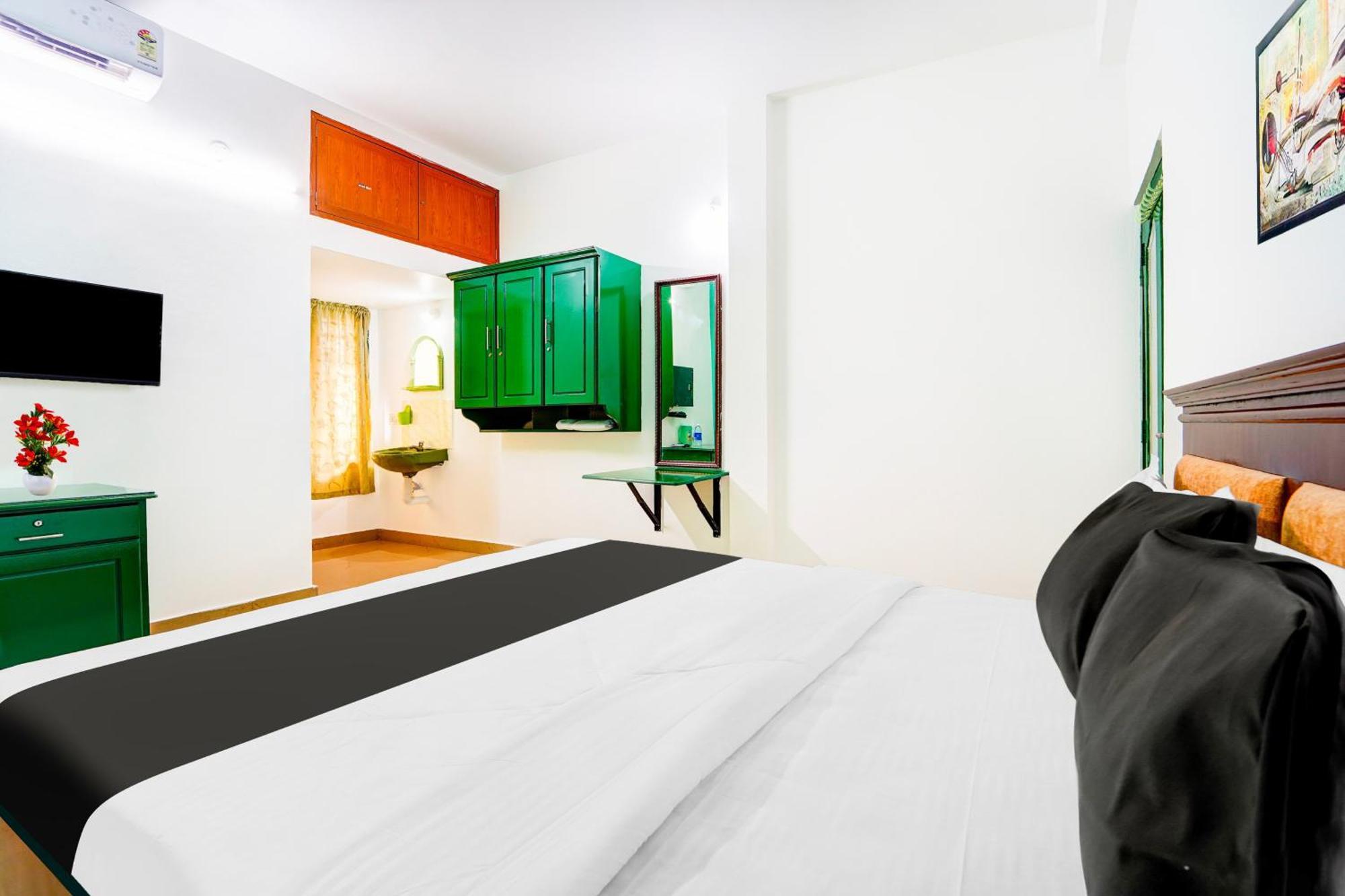 Super Hotel O Vennala Near Palarivattom Kochi Bagian luar foto