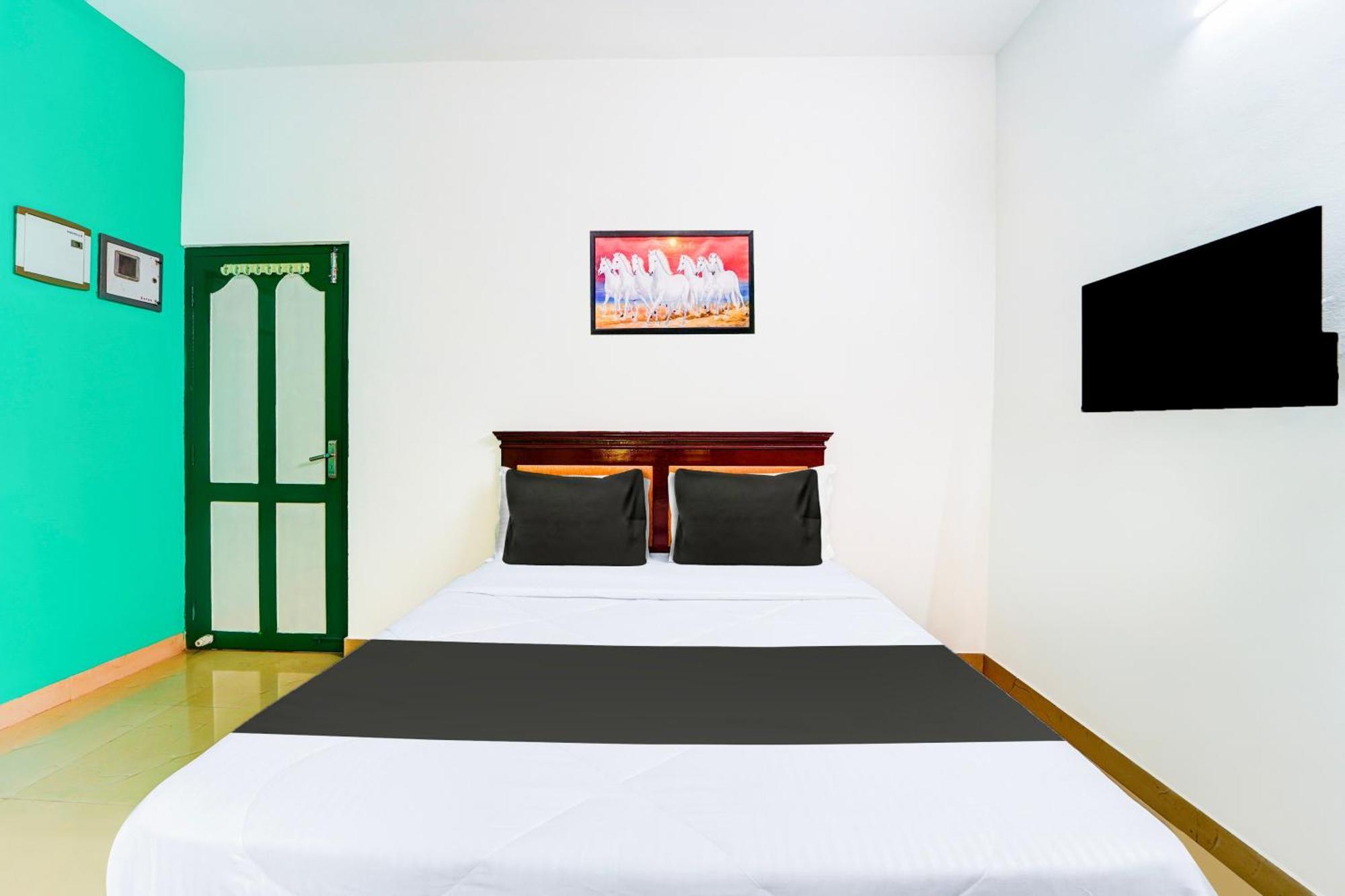 Super Hotel O Vennala Near Palarivattom Kochi Bagian luar foto
